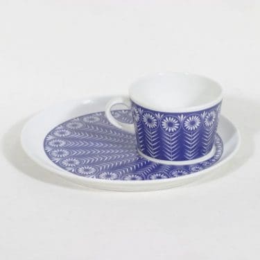 Arabia Riikinkukko kuppi ja lautanen, suunnittelija Raija Uosikkinen, serikuva