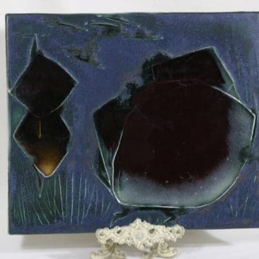 Arabia seinälaatta, käsinmaalattu, suunnittelija Maj-Britt Heilimo, käsinmaalattu, massiivinen