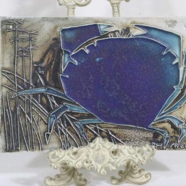 Arabia seinälaatta, käsinmaalattu, suunnittelija Maj-Britt Heilimo, käsinmaalattu, signeerattu