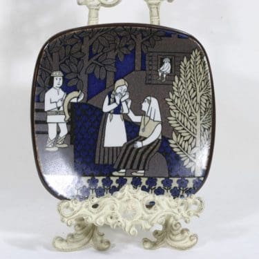 Arabia Kalevala vuosilautanen, 1992, suunnittelija Raija Uosikkinen, 1992, Kalevala-aihe