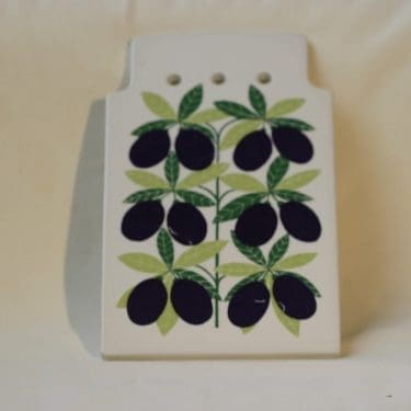 Arabia Pomona talouslevy, luumu, suunnittelija Raija Uosikkinen, luumu