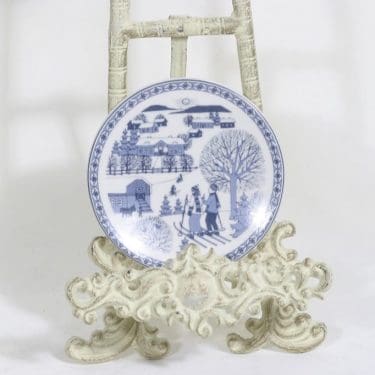 Arabia koristelautanen, Talvi, suunnittelija Raija Uosikkinen, Talvi, pieni, painokoriste