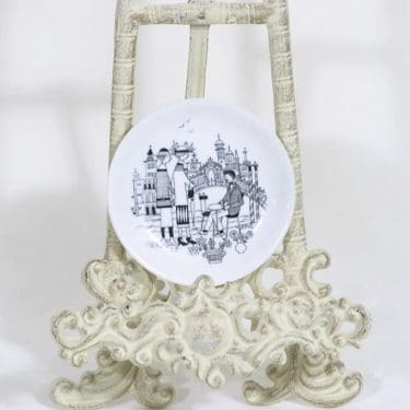 Arabia Emilia koristelautanen, suunnittelija Raija Uosikkinen, pieni, kuparipainokoriste