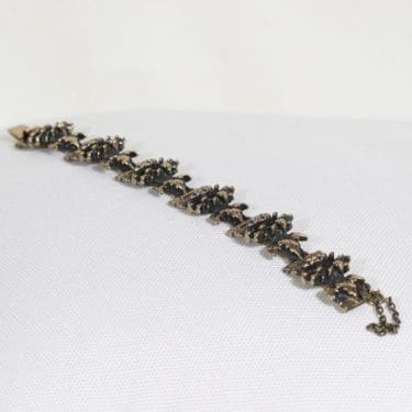 Turun Hopea Akaatti rannekoru, pronssi, suunnittelija Pentti Sarpaneva, pronssi