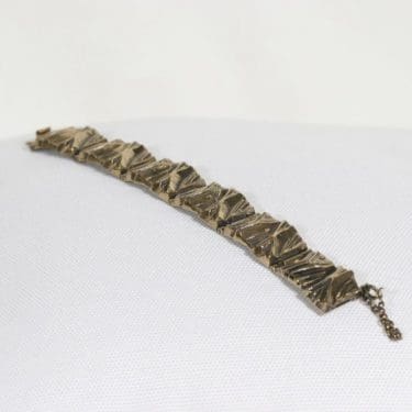 Turun Hopea Kaarna rannekoru, pronssi, suunnittelija Pentti Sarpaneva, pronssi