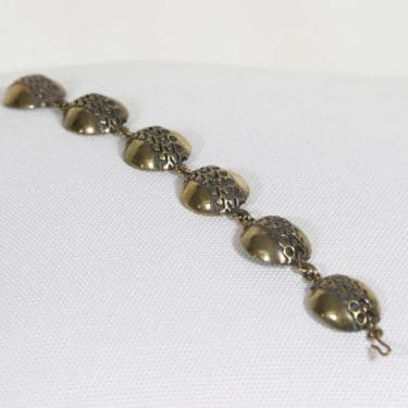 Turun Hopea Slaavilaiset korut rannekoru, pronssi, suunnittelija Pentti Sarpaneva, pronssi