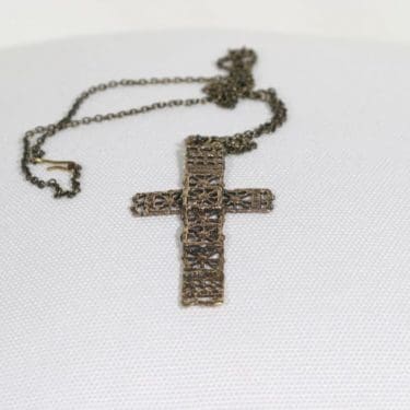 Turun Hopea Pitsi kaulakoru, pronssi, suunnittelija Pentti Sarpaneva, pronssi