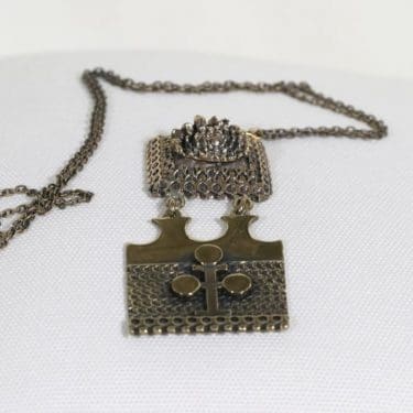 Turun Hopea Slaavilaiset korut kaulakoru, pronssi, suunnittelija Pentti Sarpaneva, pronssi