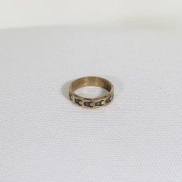 Turun Hopea Slaavilaiset korut sormus, pronssi, suunnittelija Pentti Sarpaneva, pronssi