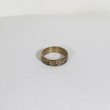 Turun Hopea Slaavilaiset korut sormus, pronssi, suunnittelija Pentti Sarpaneva, pronssi