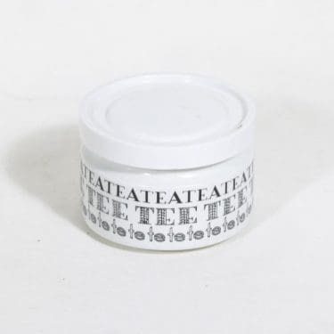 Arabia FE 1 teepurkki, tekstikuvio, suunnittelija Esteri Tomula, tekstikuvio, serikuva