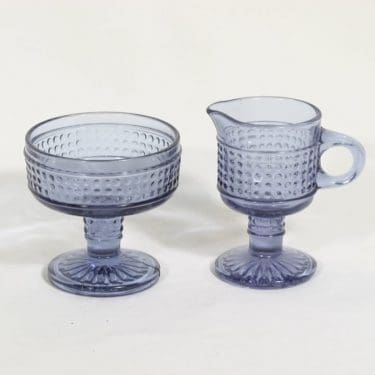 Riihimäen lasi Barokki sokerikko ja kermakko, neodymi, suunnittelija Erkkitapio Siiroinen,