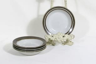 Arabia Karelia lautaset, syvä, 5 kpl, suunnittelija Anja Jaatinen-Winquist, syvä, käsinmaalattu