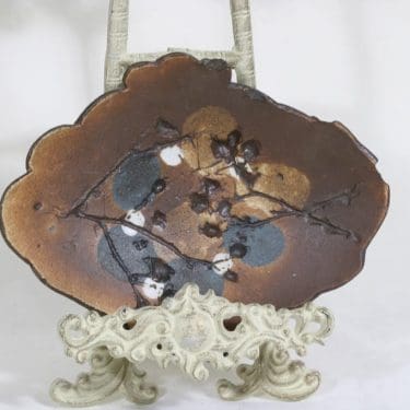 Arabia koristevati, käsinmaalattu, suunnittelija Francesca Lindh, käsinmaalattu, raaputettu, signeerattu