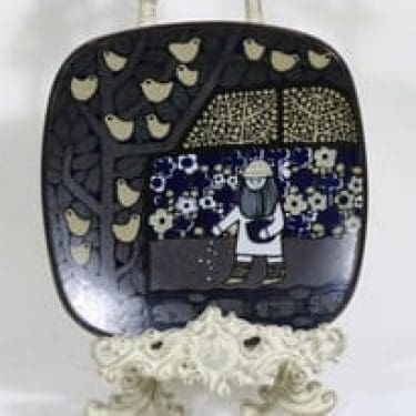 Arabia Kalevala vuosilautanen, 1976, suunnittelija Raija Uosikkinen, 1976, Kalevala-aihe