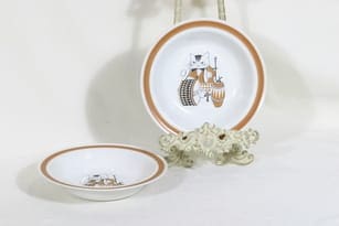 Arabia Mirri plates, 2 pcs, designer Raija Uosikkinen, silk creening