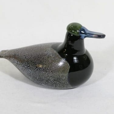 Iittala 3928 koristelintu, Sorsa (uros), suunnittelija Oiva Toikka, Sorsa (uros), signeerattu