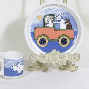 Arabia muki ja lautanen, signeerattu, suunnittelija Heljä Liukko-Sundström, signeerattu