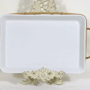 Arabia Kilta paistivati, teak-alusta, suunnittelija Kaj Franck, teak-alusta