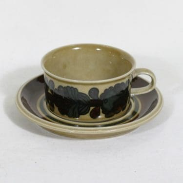 Arabia Otso teekuppi, käsinmaalattu, suunnittelija Raija Uosikkinen, käsinmaalattu