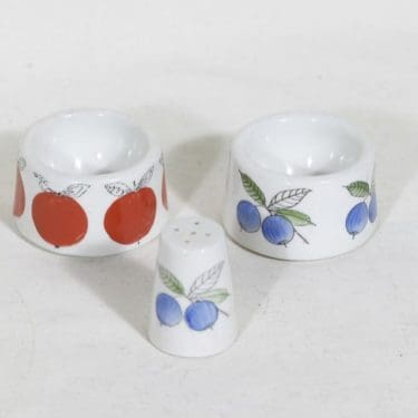 Arabia Omena, Marja munakupit ja sirotin, käsinmaalattu, 2 kpl, suunnittelija Esteri Tomula, käsinmaalattu