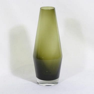 Riihimäen lasi maljakko, oliivinvihreä, suunnittelija Tamara Aladin,