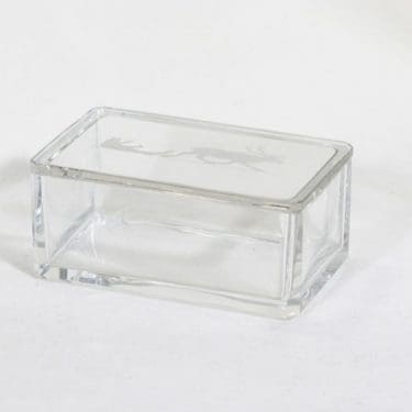 Karhula rasia, signeerattu, suunnittelija Toivo Rusko, signeerattu, hiottu koriste