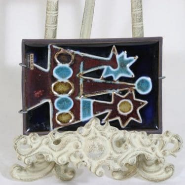 Arabia Riikinkukko seinälaatta, käsinmaalattu, suunnittelija Annikki Hovisaari, käsinmaalattu, pieni, signeerattu