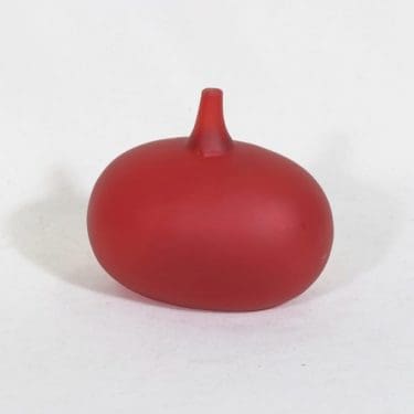 Nuutajärvi Mansikkapaikka koristepullo, signeerattu, suunnittelija Oiva Toikka, signeerattu