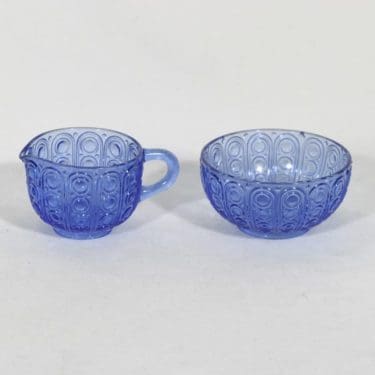 Riihimäen lasi Riikinkukko sokerikko ja kermakko, sininen, suunnittelija Nanny Still,