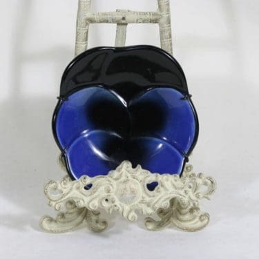 Arabia Viola koristelautanen, sininen, suunnittelija Birger Kaipiainen,