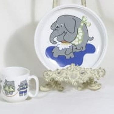 Arabia Elefantti muki ja lautanen, suunnittelija Inkeri Leivo, serikuva