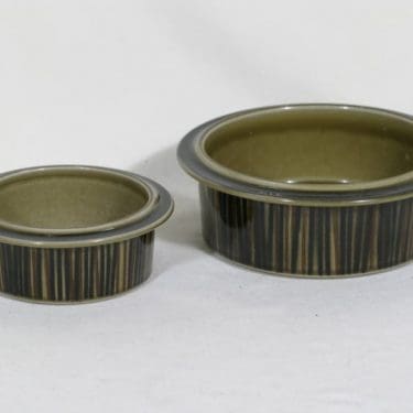 Arabia Kosmos kulhot, 2 kp, suunnittelija Gunvor Olin-Grönqvist, 2 kp, käsinmaalattu