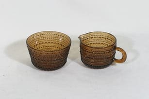 Nuutajärvi Kastehelmi sugar bowl and creamer, brown, designer Oiva Toikka