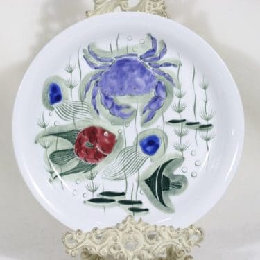 Arabia Crayfish lautanen, käsinmaalattu, suunnittelija Anja Juurikkala, käsinmaalattu