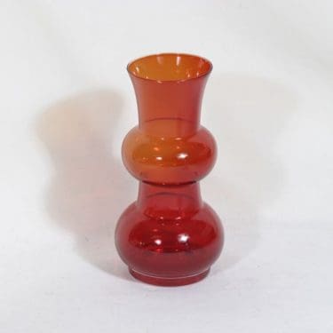 Riihimäen lasi 1561 maljakko, punainen, suunnittelija Tamara Aladin,