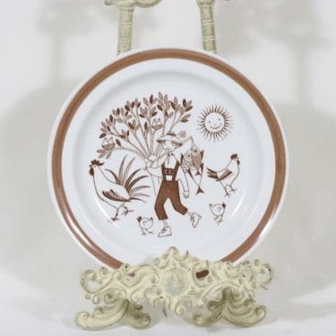 Arabia AH lasten lautanen, Kalapoika, suunnittelija Raija Uosikkinen, Kalapoika, serikuva