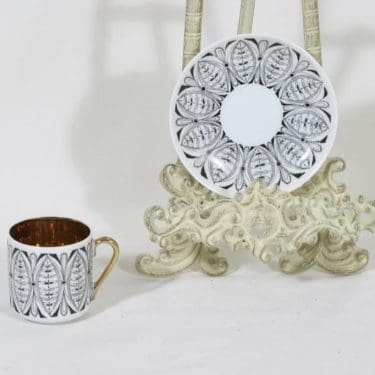 Arabia Milla mokkakuppi, käsinmaalattu, suunnittelija Esteri Tomula, käsinmaalattu, signeerattu