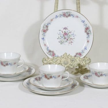 Arabia NG kahvikupit ja lautaset, kukkakuvio, 3 kpl, suunnittelija , kukkakuvio, siirtokuva