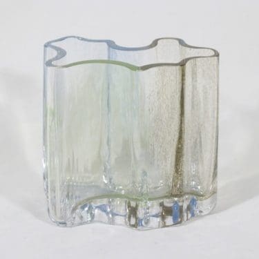 Riihimäen lasi Sokkelo maljakko, signeerattu, suunnittelija Helena Tynell, signeerattu, massiivinen