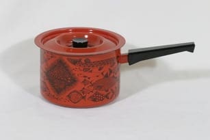 Finel Neptun kasari, punainen, suunnittelija Esteri Tomula, serikuva