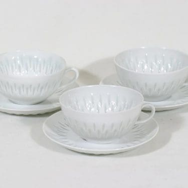 Arabia FK/D teekupit, 25 cl, 3 kpl, suunnittelija Friedl Holzer-Kjellberg, 25 cl, riisiposliini, massasigneerattu