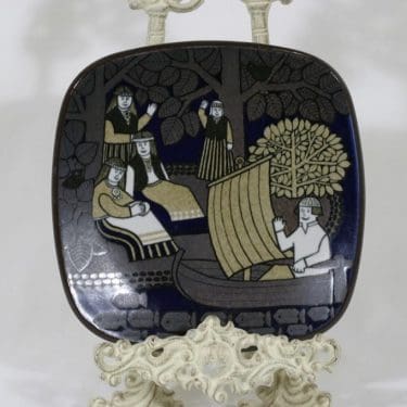 Arabia Kalevala vuosilautanen, 1983, suunnittelija Raija Uosikkinen, 1983, serikuva, Kalevala-aihe