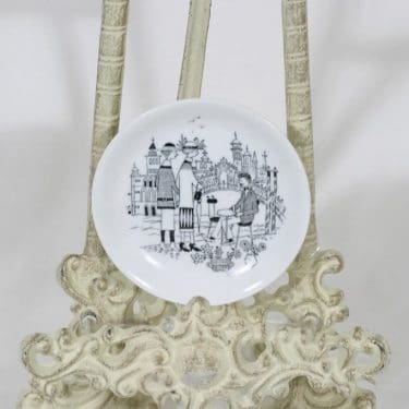 Arabia Emilia koristelautanen, suunnittelija Raija Uosikkinen, pieni, kuparipainokoriste