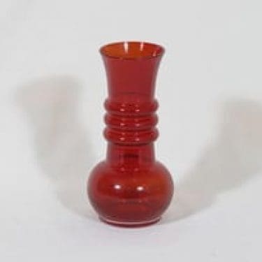 Riihimäen lasi Kielo maljakko, rubiininpunainen, suunnittelija Tamara Aladin,