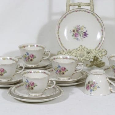 Arabia Elina kahvikupit ja lautaset, 6 kpl, suunnittelija Esteri Tomula, siirtokuva