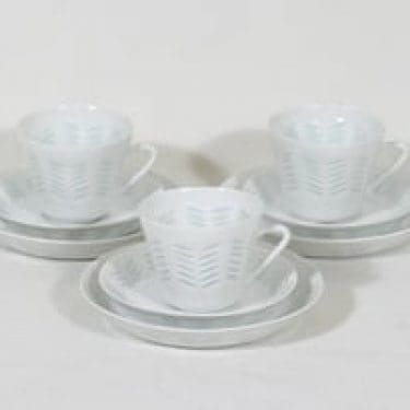Arabia FK/65-66 kahvikupit ja lautaset, 15 cl, 3 kpl, suunnittelija Friedl Holzer-Kjellberg, 15 cl, riisiposliini, massasigneerattu
