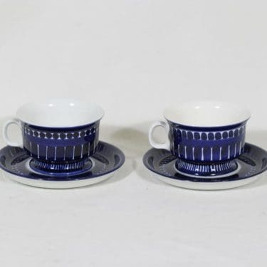 Arabia Valencia teekupit, 22.5 cl, 2 kpl, suunnittelija Ulla Procope, 22.5 cl, käsinmaalattu, signeerattu