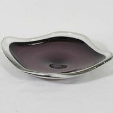 Kumela 3100 taide-esine, lila, suunnittelija Sulo Grönberg,