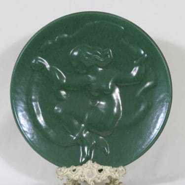 Kupittaan savi Keinumorsian seinälaatta, vihreä, suunnittelija Väinö Aaltonen, suuri